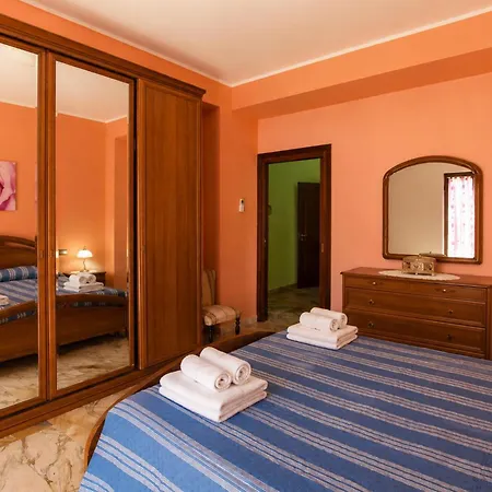 4 Bedroom Pet Friendly In *