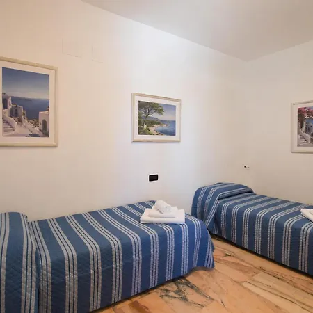 4 Bedroom Pet Friendly In *