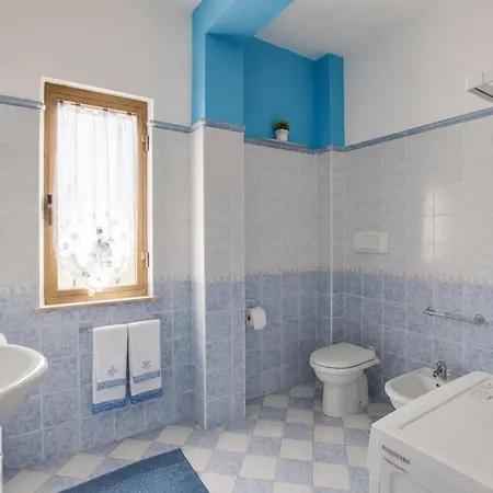 Lägenhet 4 Bedroom Pet Friendly In